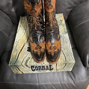 Corral vintage Western Boots - Black/ brown distressed look with Orange accents